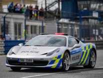 Czeska Policja zaprezentuje Ferrari i interwencję z polską jednostką AGAT