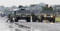 Dynamic display of Polish paratroopers